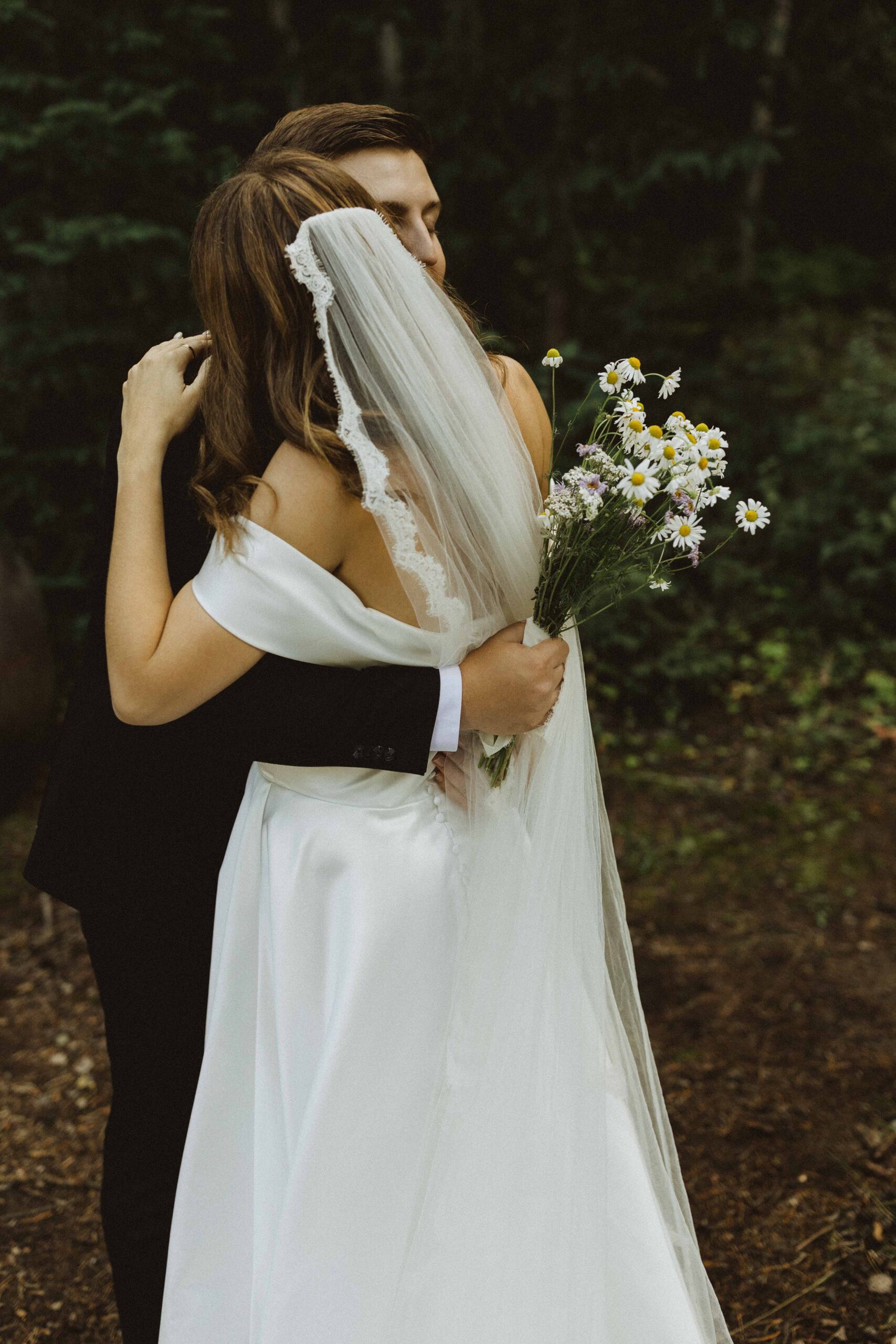 couple hugging at their elopement