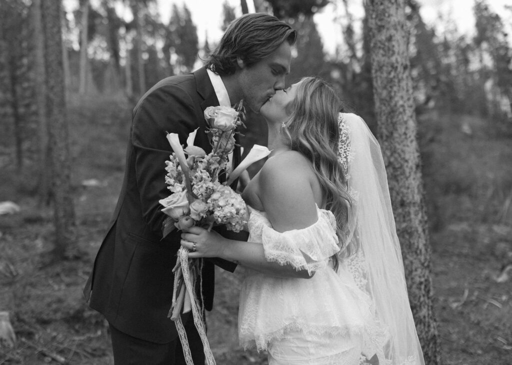 couple kissing at their Colorado wedding