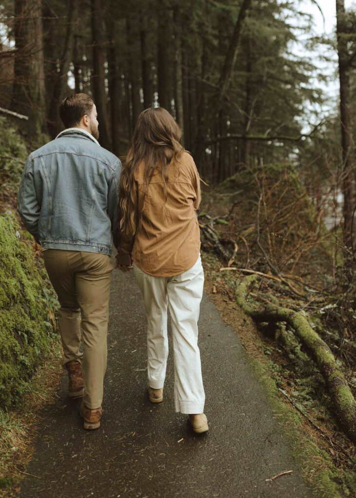 couple walking for their Oregon waterfall couples photos