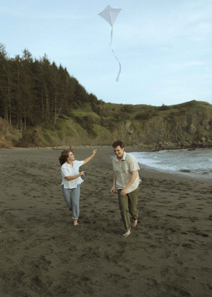 couple flying a kit for their oregon couples photos 