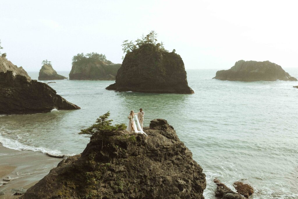 couple walking on the rocks at their brookings oregon elopement 