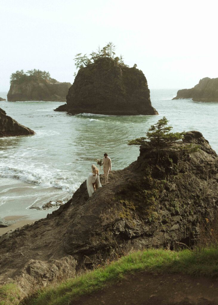 couple walking on the rocks at their brookings oregon elopement 