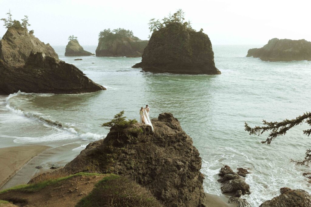 couple walking on the rocks at their brookings oregon elopement 