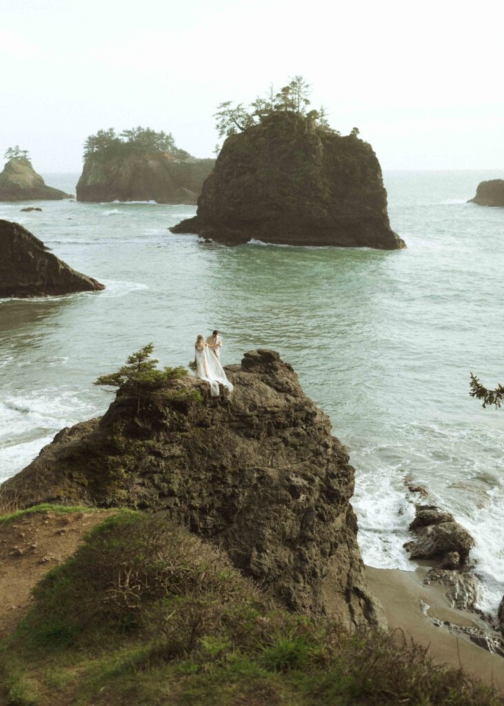 couple walking on the rocks at their brookings oregon elopement 