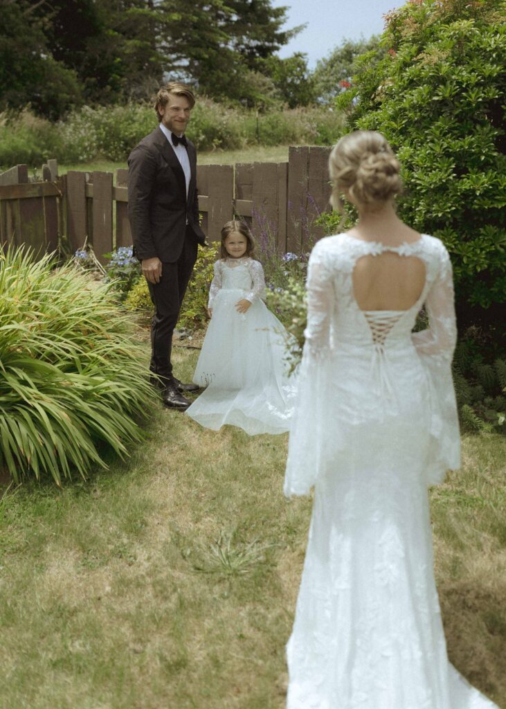 couples first look for their Redwoods Oregon elopement 