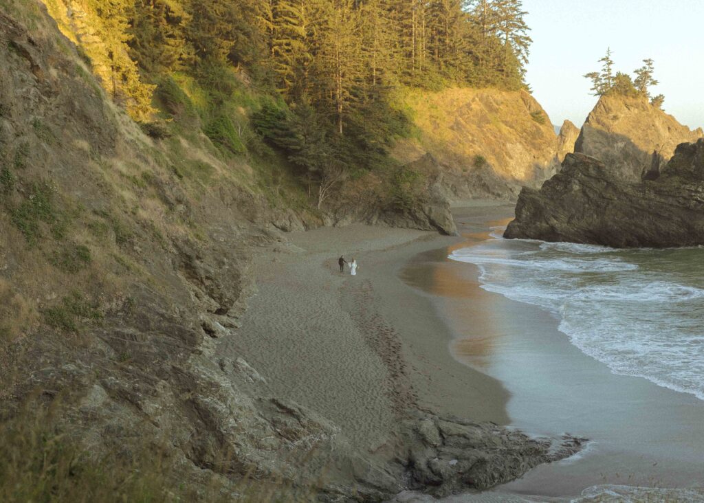 couple walking on the beach for their Redwoods Oregon elopement 