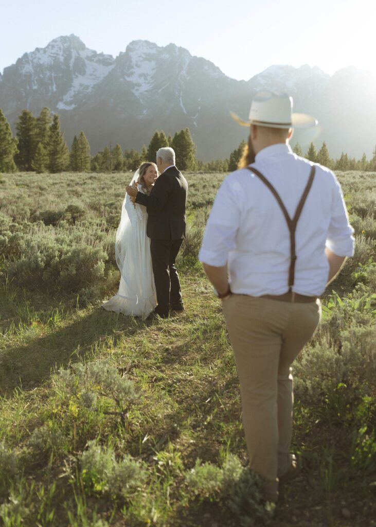 first dance at the couples mountain view turnout wedding 