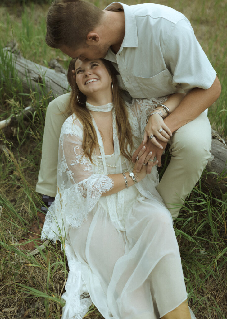 couple posing for their anniversary photos at Rocky Mountain National Park 