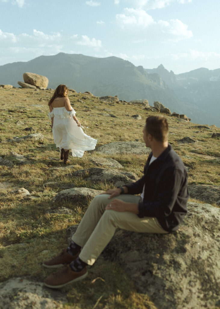 couple posing for their anniversary photos at Rocky Mountain National Park 