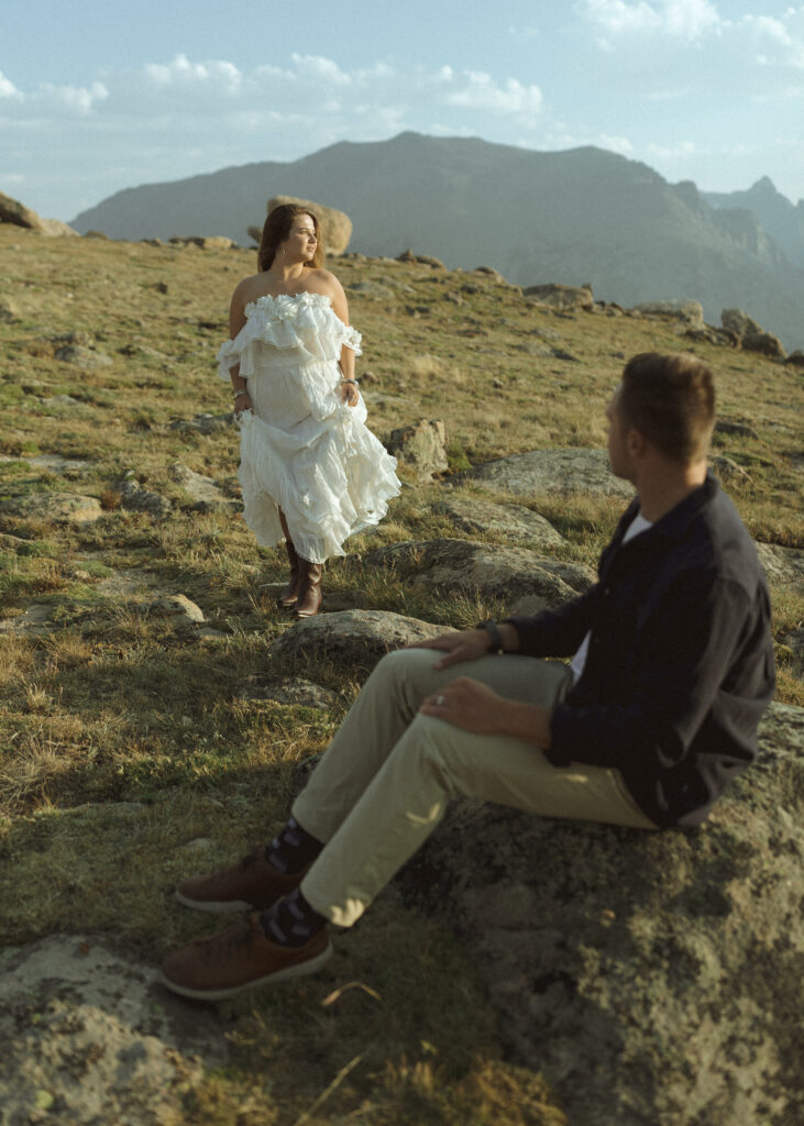 couple posing for their anniversary photos at Rocky Mountain National Park 