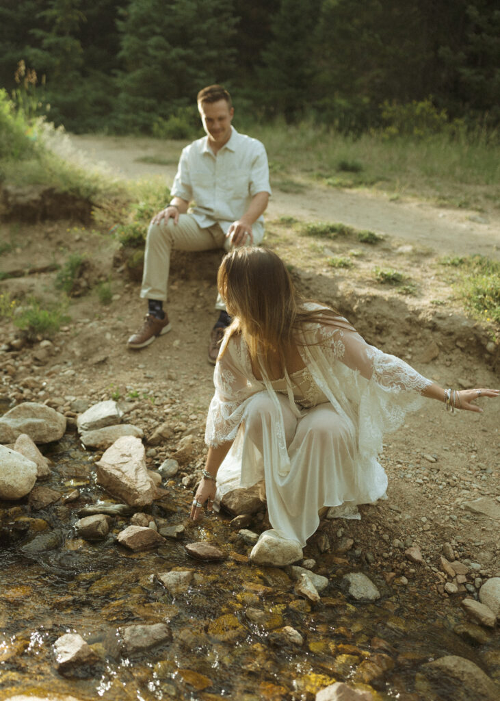 couple posing for their anniversary photos at Rocky Mountain National Park 