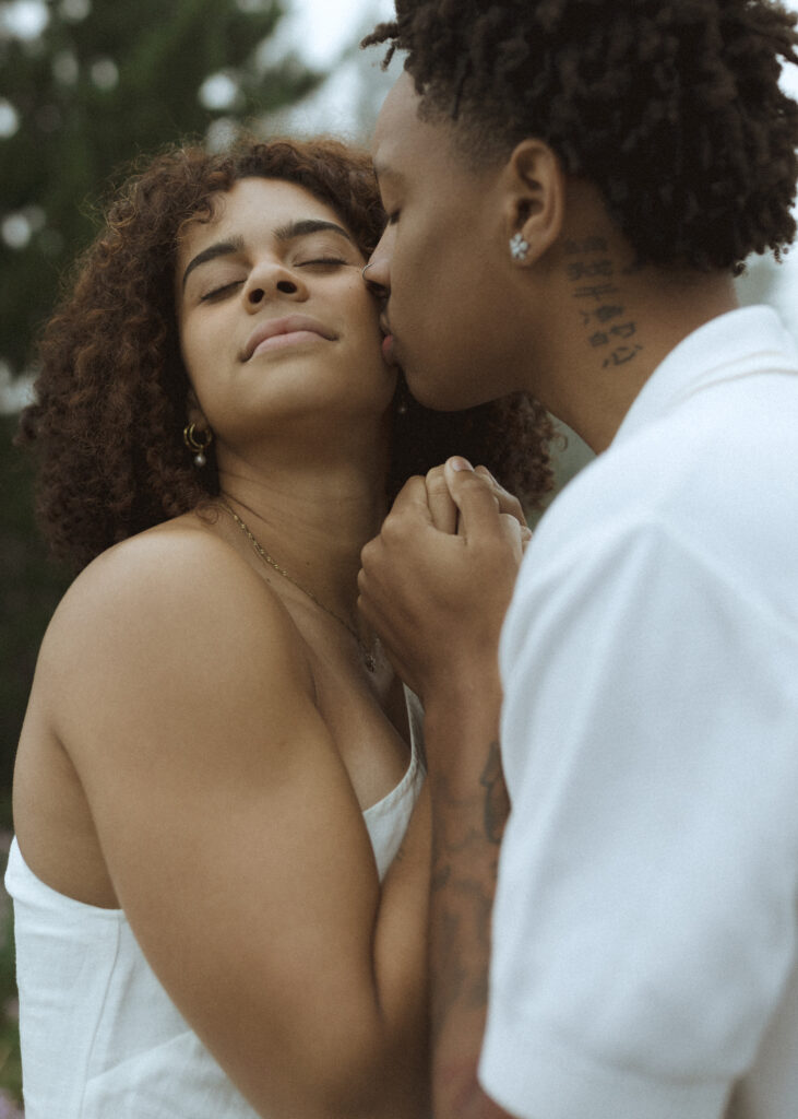 couple posing for their Washington couples photos