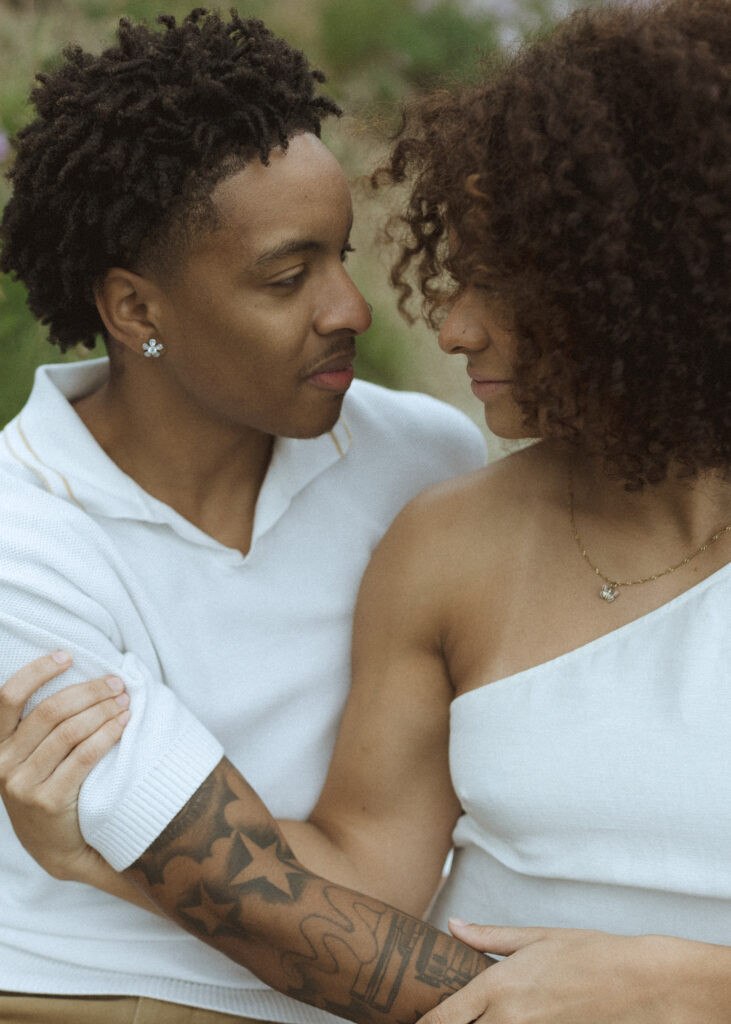 couple posing for their Washington couples photos