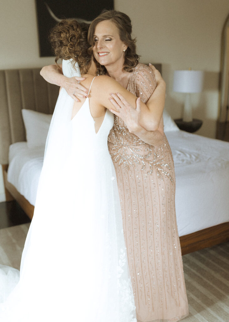 bride getting ready with her mom for her Tlaquepaque wedding
