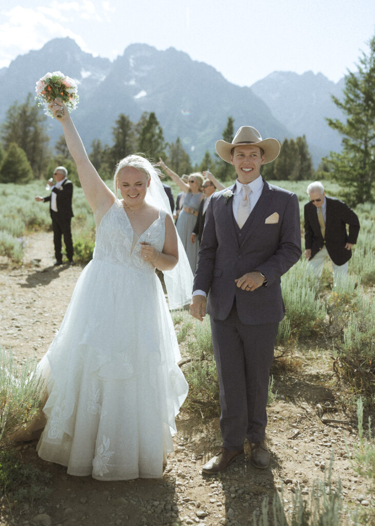 bride and groom just married at mountain view turnout