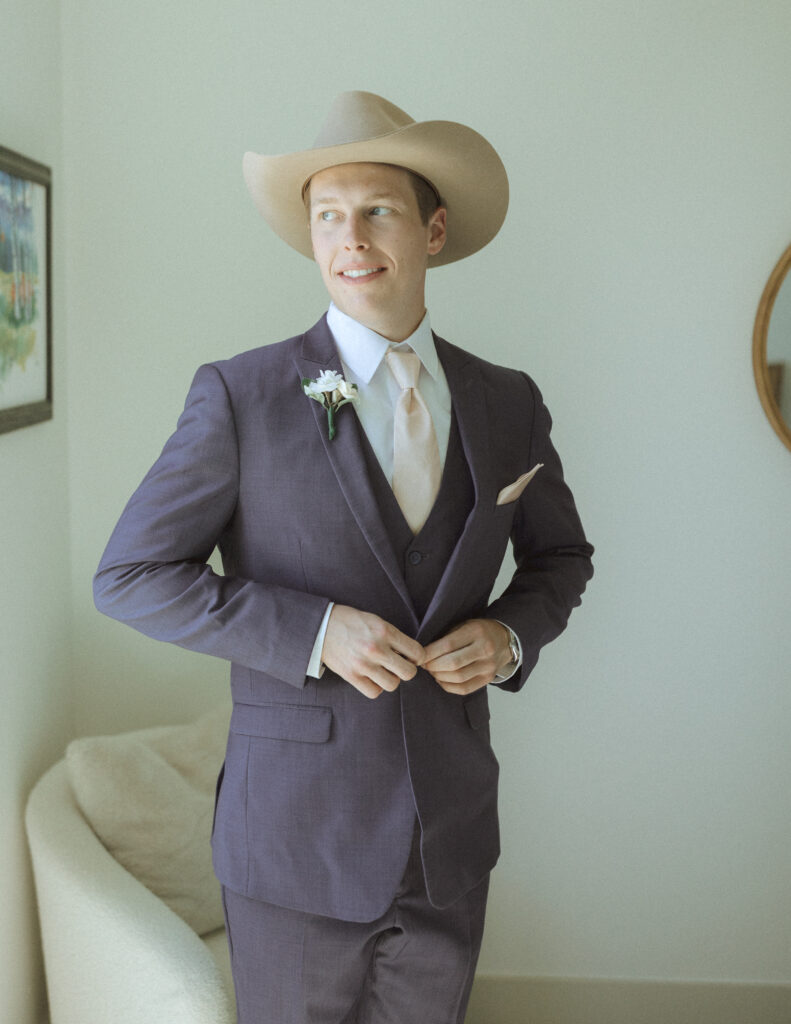groom getting ready for his mountain view turnout wedding