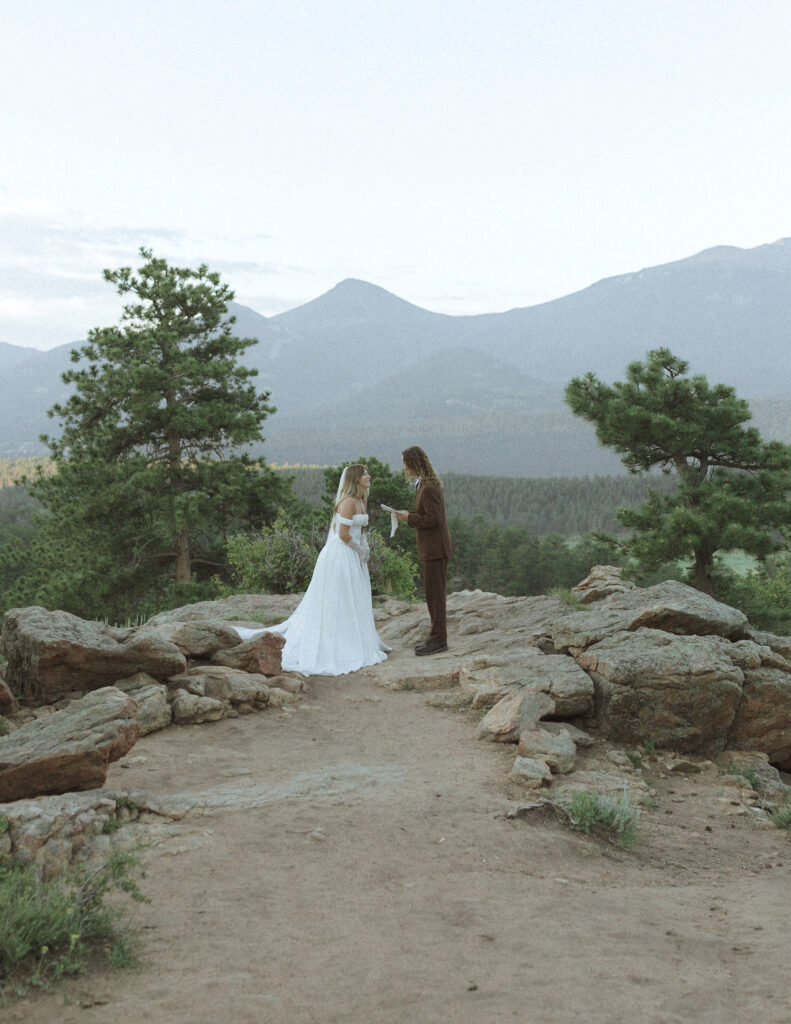 couple reading their vows for their 3M curve elopement 
